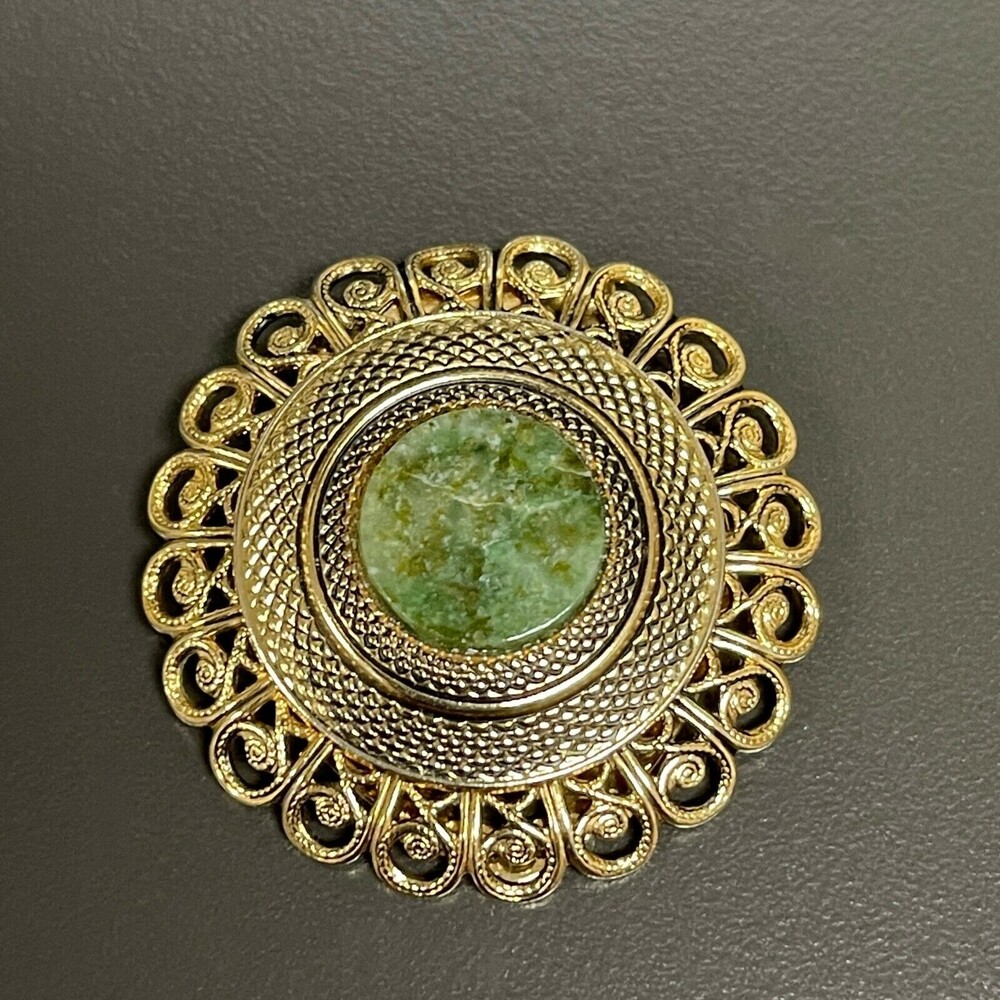 Vintage Lieba Scarf Clip Round‎ USA Signed Ornate Gold-tone Green Stone NWOT